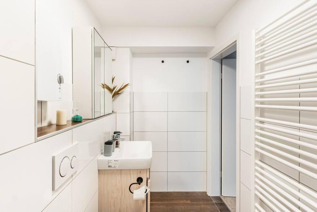 Heavenly Central Duisburg Apartment: Netflix & Work Space Exterior photo
